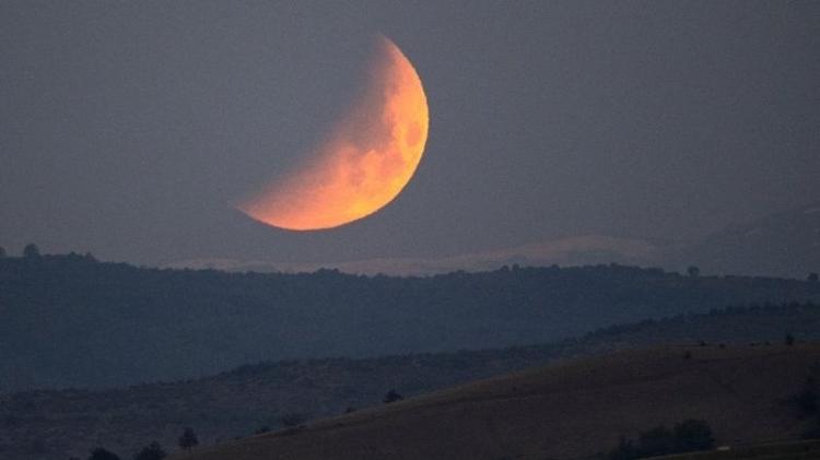 A super lua de sangue vista da Macedônia do Norte - EPA - EPA