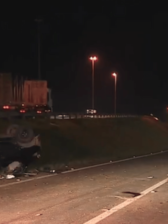 Mulher bate moto em carro e morre em avenida de Cuiabá