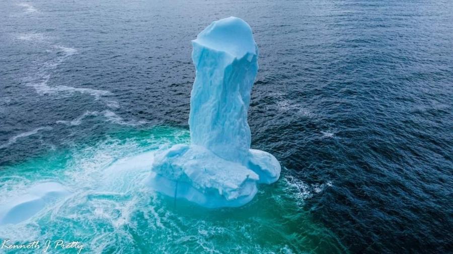 Iceberg inusitado já acumula quase seis mil compartilhamentos no Facebook - Reprodução/Facebbok