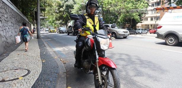'Se entrar, vai ver fuzil': como mototáxi age com milícia e tráfico no RJ