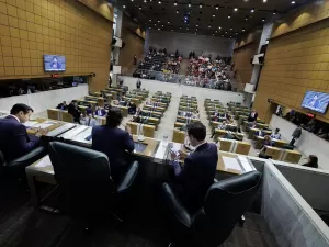 Alesp encerra debate após 4 h e votará PEC da Educação na próxima semana