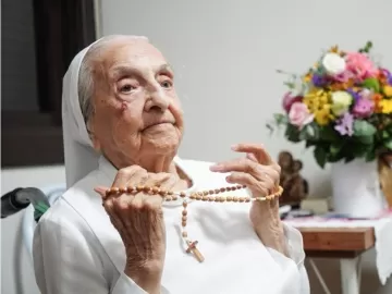 Brasileira de 116 anos se torna pessoa mais velha do mundo, diz instituto