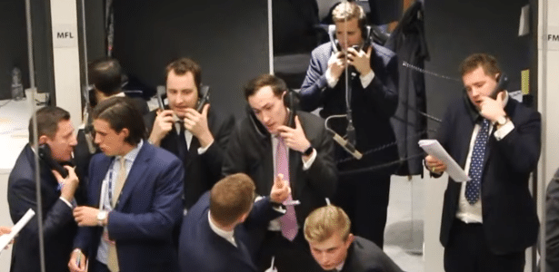 'Parece pôquer': a Bolsa na Europa que ainda negocia aos gritos e gestos
