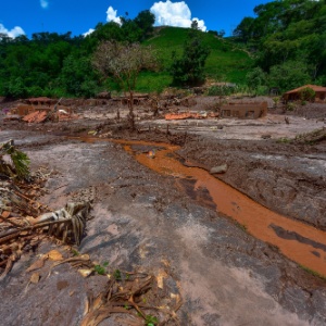 Lama e destruição no distrito de Paracatu, em Mariana (MG), mais de 40 dias após o rompimento da barragem de rejeitos - Lucas Lacaz Ruiz/Estadão Conteúdo