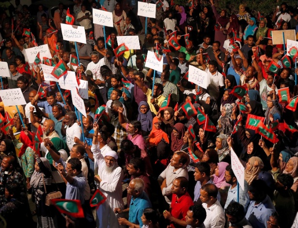 Oposição protesta contra o governo das Maldivas - Stringer/Reuters
