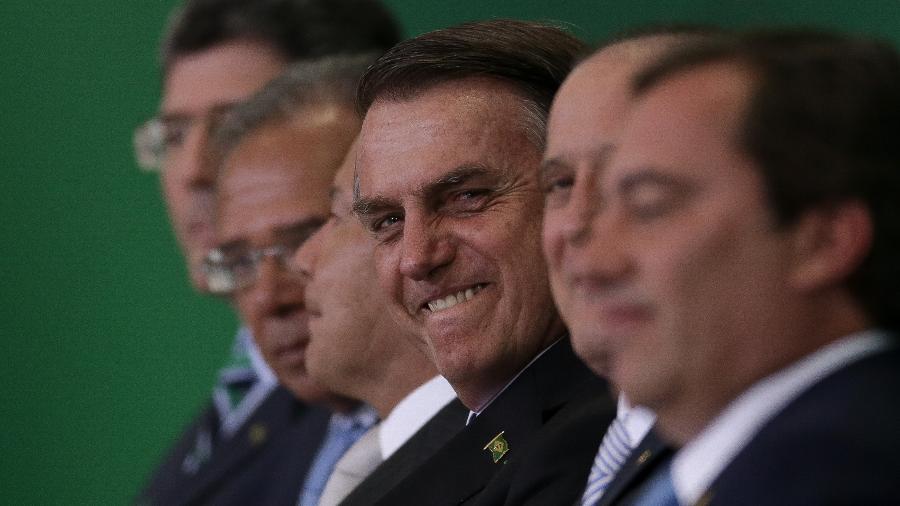 O presidente Jair Bolsonaro, ao lado dos ministros Onyx Lorenzoni (Casa Civil) e Paulo Guedes (Economia) - Pedro Ladeira/Folhapress