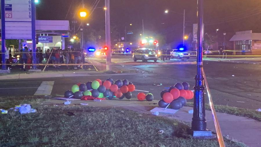 Local onde um tiroteio deixou dois mortos e mais de dez feridos na cidade de Charlotte, nos Estados Unidos - Reprodução/WBTV