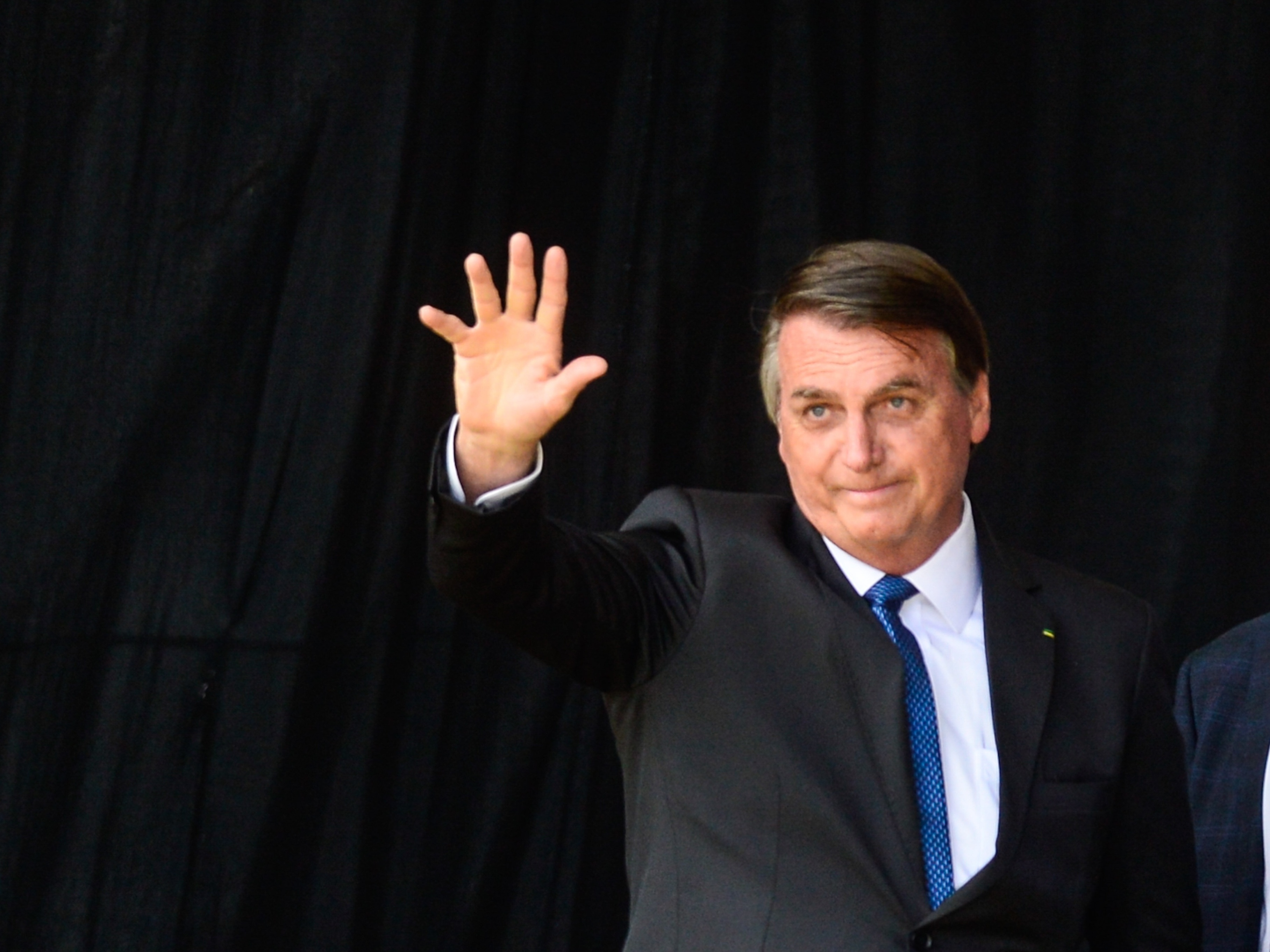 Bolsonaro diz que divulgará lista de países que importam madeira ilegal