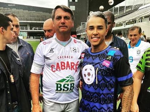 Acusado de lavar dinheiro de André do Rap tira foto com Bolsonaro