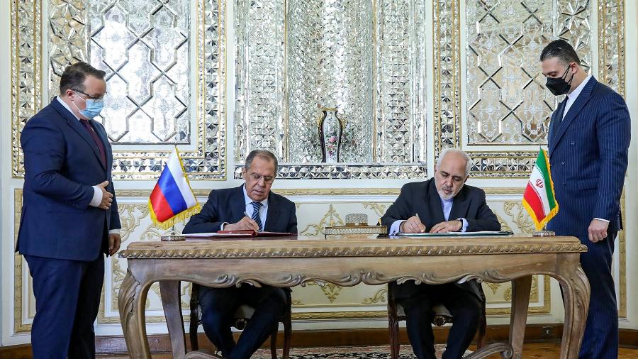 O ministro das Relações Exteriores do Irã, Mohammad Javad Zarif, e o ministro das Relações Exteriores da Rússia, Sergei Lavrov - AFP/Ho/Ministro das Relações Exteriores Iraniano