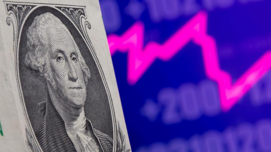 Dólar sobe e fecha cotado a R$ 5,426 - Dado Ruvic/Reuters