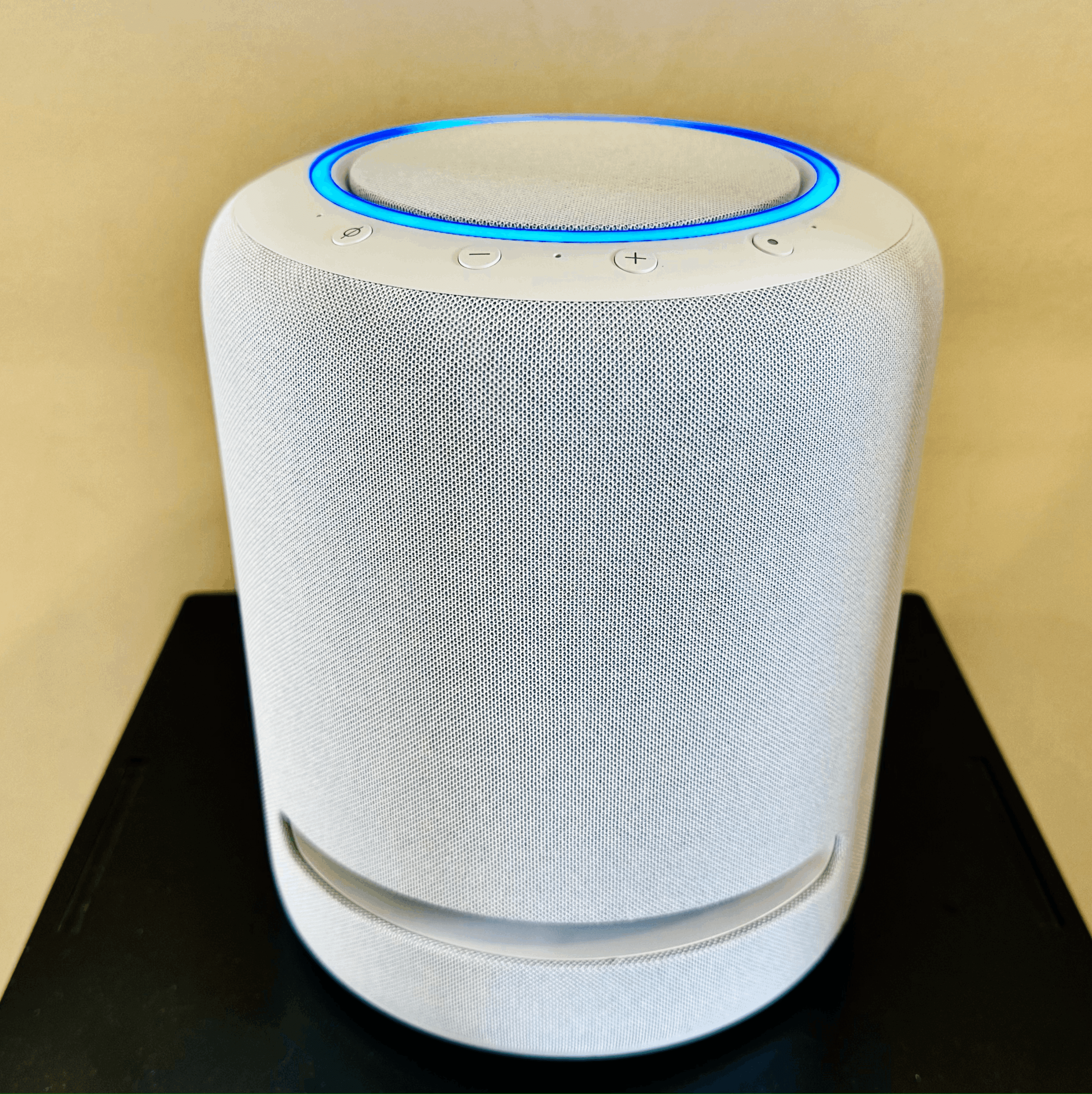 Echo Studio: 'Alexa' com som potente está com 20% de desconto; review