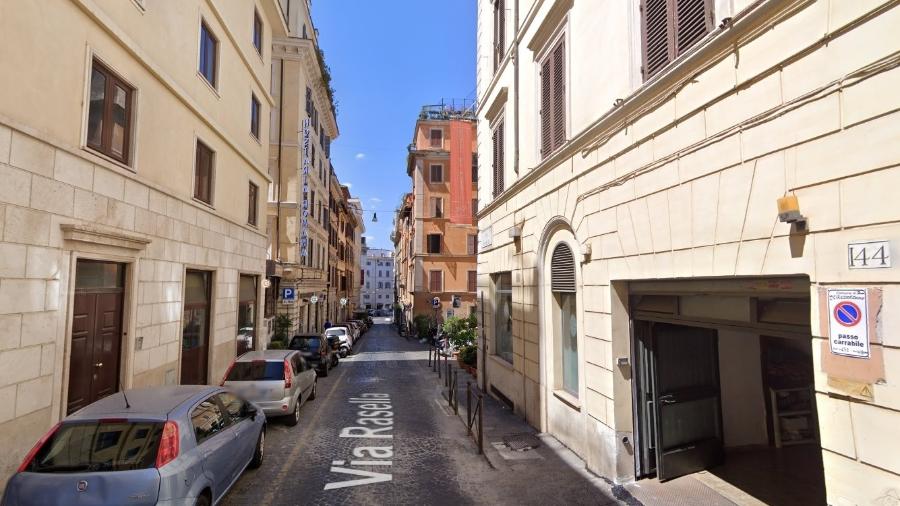 Vazamento de cloro foi registrado em rua do centro histórico de Roma; quatro pessoas foram hospitalizadas - Google Street View/Reprodução
