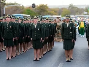 7 mil mulheres se inscrevem no primeiro dia do alistamento militar feminino