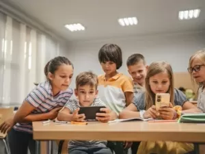 Lei de restrição a celulares nas escolas é sancionada