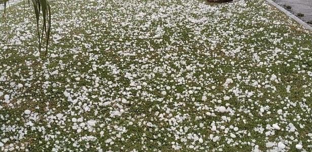 Temporal com granizo destrói telhados e assusta moradores no interior de SP