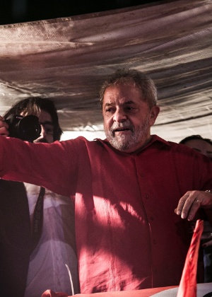 Lula fala durante manifestação na avenida Paulista a favor do governo Dilma Rousseff, na sexta-feira (18), em São Paulo - Lucas Lima/ UOL