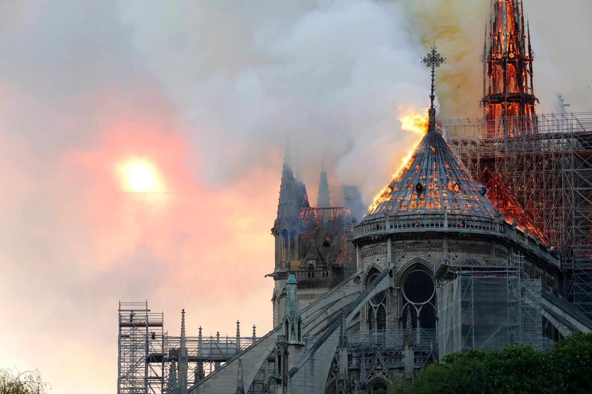 15abr.2019 - Incêndio na catedral de Notre-Dame, um dos principais pontos turísticos franceses - AFP