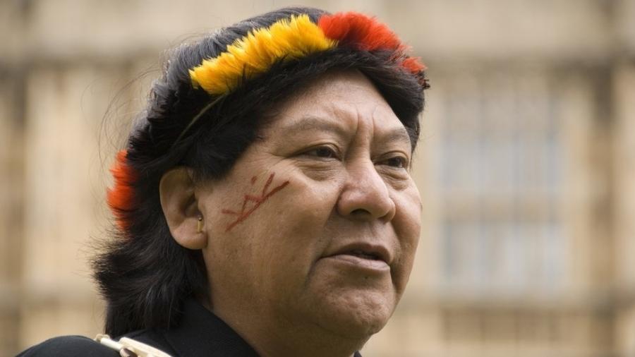 Kopenawa tem dedicado sua vida à proteção dos direitos, cultura e território Yanomami na Amazônia - Survival International