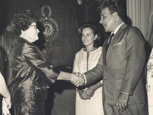 João Goulart e Maria Teresa Fontella Goulart, primeira-dama, recebem a primeira-dama do Paraguai em fevereiro de 1964 - Arquivo Nacional