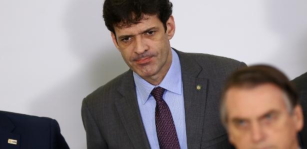 Ministro do Turismo acusa Ramos de traição e de querer dar pasta ao Centrão