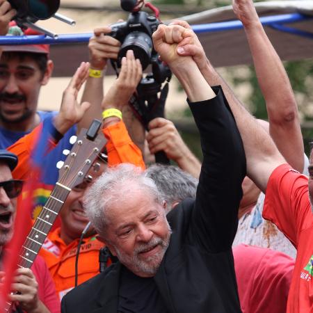 9.nov.2019 - Ex-presidente Lula se dirige a apoiadores em São Bernardo do Campo (SP) - Thiago Bernardes/FramePhoto/Estadão Conteúdo