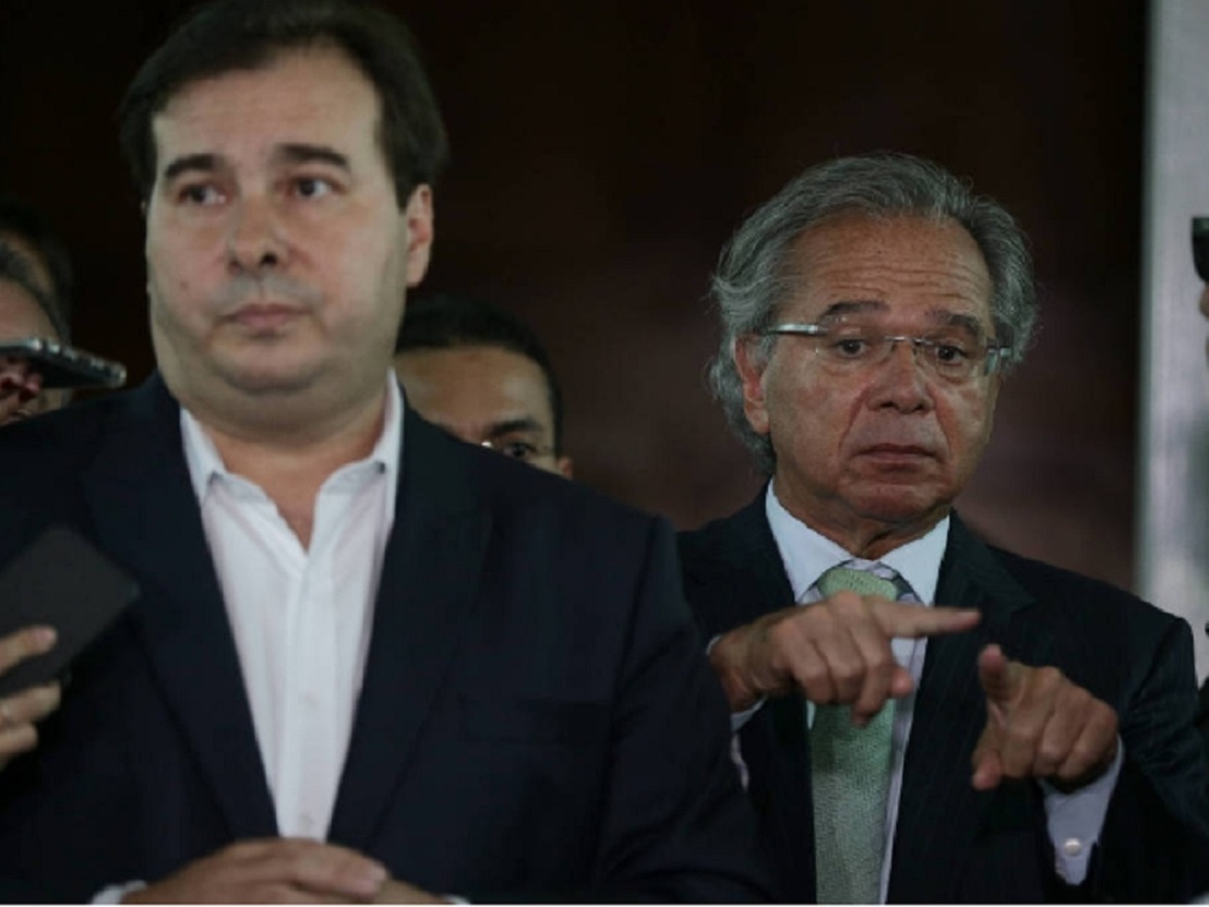 Ao abrir guerra contra Rodrigo Maia, Paulo Guedes assinou sentença de morte