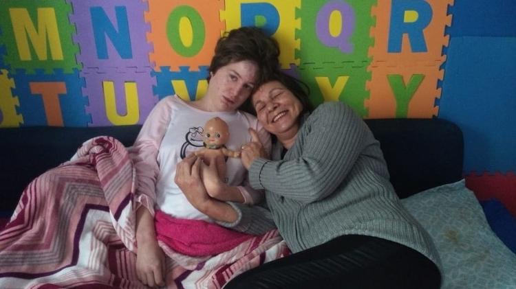 Graça dedicava intensamente a vida aos cuidados com a filha mais velha, que tinha autismo severo - Arquivo Pessoal - Arquivo Pessoal