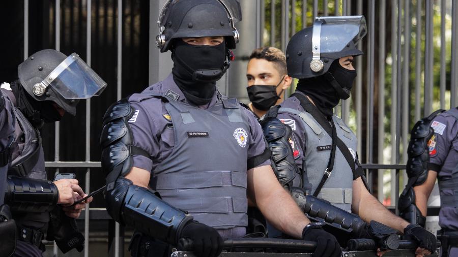Policiais patrulham a Avenida Paulista,   na região central da cidade de São  - ANANDA MIGLIANO/ESTADÃO CONTEÚDO