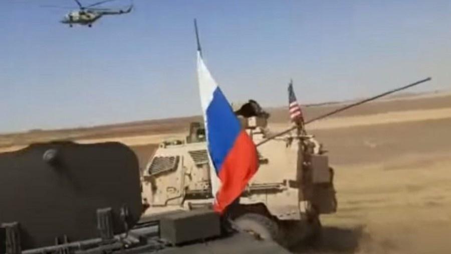Veículos dos EUA cercados por veículos russos na Síria - Reprodução/Youtube