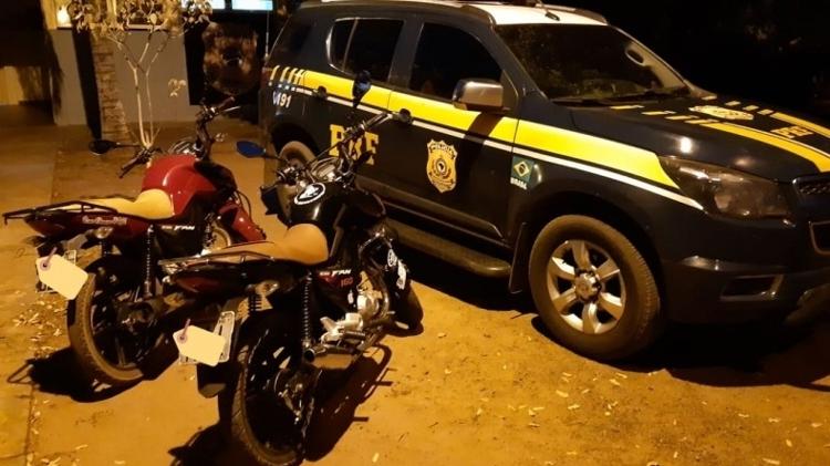 Duas motos foram apreendidas aps manobras perigosa; um homem foi detido - PRF/Divulgao - PRF/Divulgao