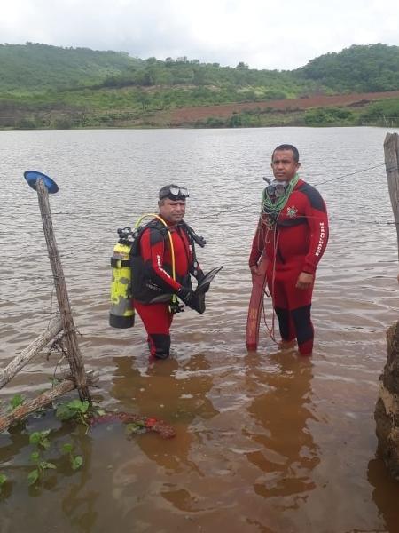 Segundo relatos, Antonia Dailyanne Alves da Silva recebeu descarga elétrica ao tocar em fio da rede elétrica de bombas que puxam água do reservatório; corpo foi encontrado por bombeiros na manhã de hoje - Corpo de Bombeiros do Ceará/Divulgação