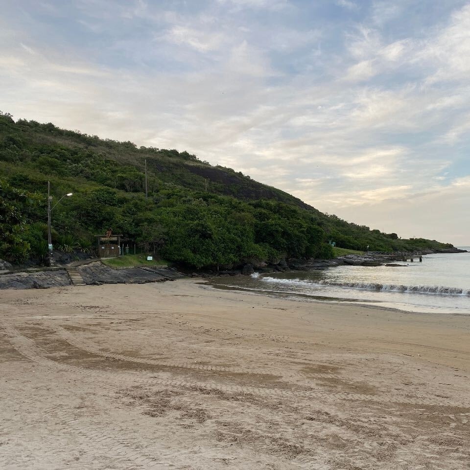 Namorada de jovem que teve barriga aberta em praia do ES é denunciada