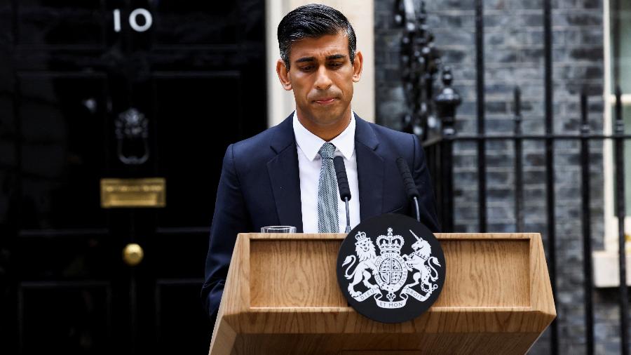 25.out.22 - O novo primeiro-ministro da Grã-Bretanha, Rishi Sunak, do lado de fora da Downing Street, número 10, em Londres, Grã-Bretanha - HENRY NICHOLLS/REUTERS