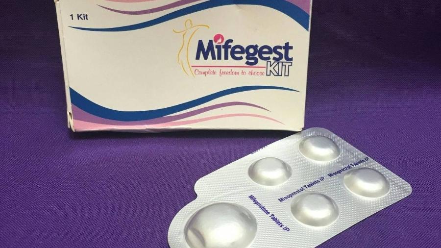 Pacote com as pílulas abortivas mifepristona e misoprostol - Elisa Wells - 8.mai.20/AFP