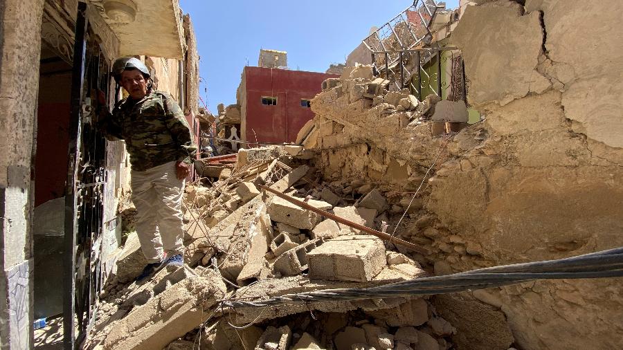 Destroços na cidade de Amizmiz, no Marrocos, após o terremoto devastador do dia 8 de setembro