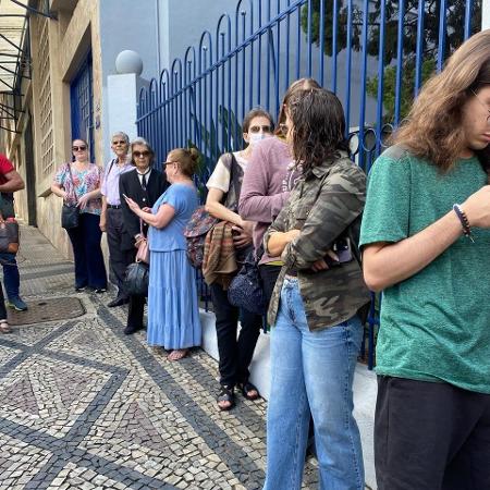 Eleitores em fila para votar em BH; ministra Cármen Lúcia chegou antes da abertura dos portões - TRE-MG