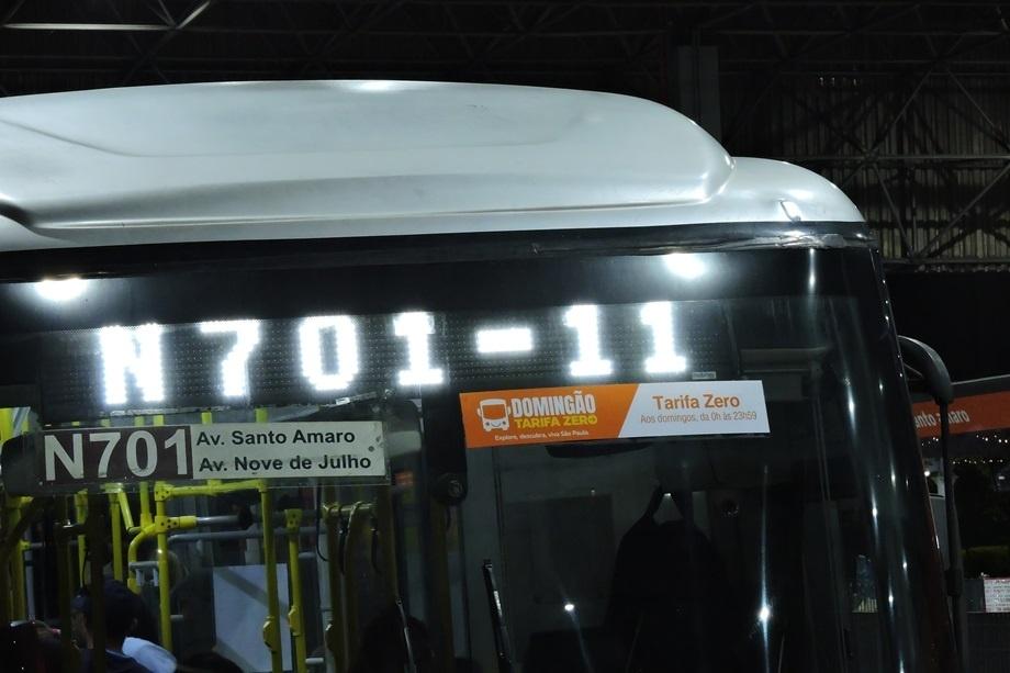 Painéis luminosos são permitidos, excepcionalmente, para veículos de transporte coletivo Painéis luminosos são permitidos, excepcionalmente, para veículos de transporte coletivo