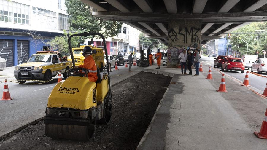 Prefeitura de São Paulo começou uma obra na Rua Amaral Gurgel, na região central da cidade, para criar um bolsão de estacionamento Prefeitura de São Paulo começou uma obra na Rua Amaral Gurgel, na região central da cidade, para criar um bolsão de estacionamento