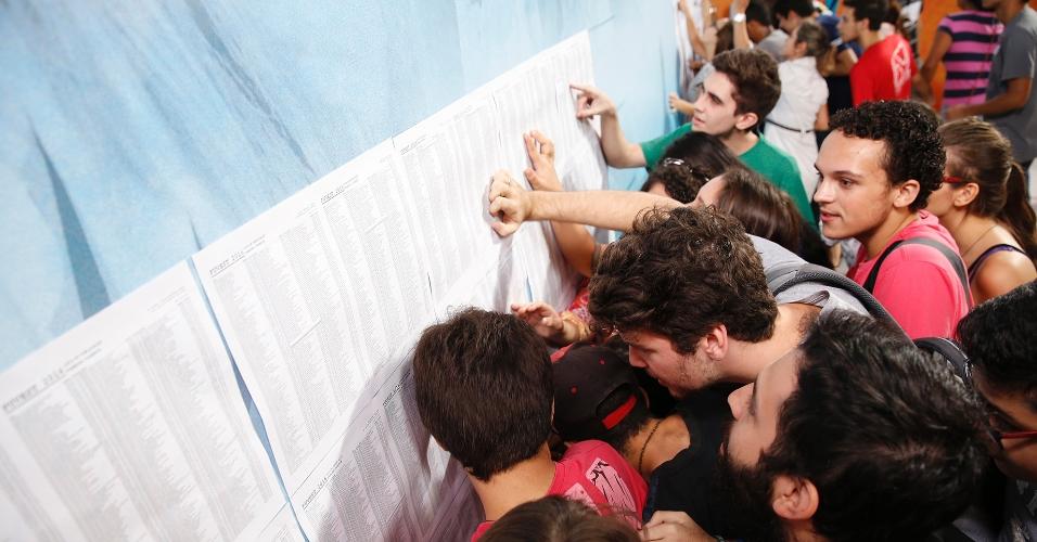 2.fev.2016 - A Fuvest divulgou nesta terça-feira a lista de aprovados no vestibular 2016. Confirmação de interesse deve ser feita pela internet até amanhã