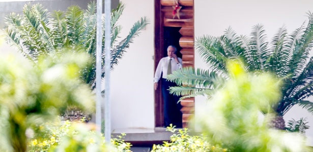 O vice-presidente Michel Temer na entrada do Jaburu, em foto de dezembro de 2015 - Pedro Ladeira-17.dez.2015/Folhapress