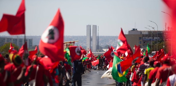 Protesto organizado pelo MST em Brasília pela liberdade de Lula