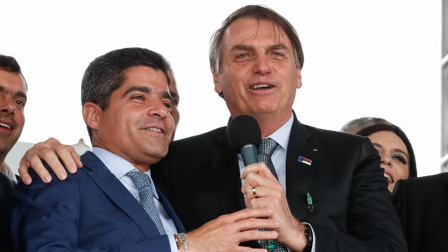 23.jul.2019 - ACM Neto e Bolsonaro juntos durante evento em Vitória da Conquista -  Alan Santos/PR