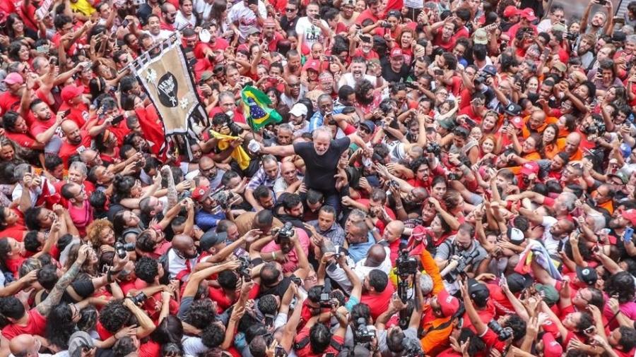 O ex-presidente Lula participa de ato em São Bernardo do Campo (SP) um dia após ser solto - Ricardo Stuckert