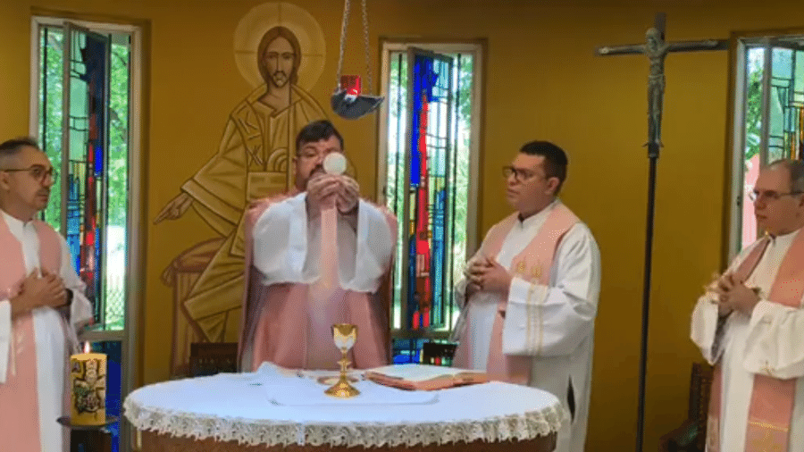 Transmissão de missa da Paróquia Nossa Senhora Auxiliadora, em Campinas (SP) - Reprodução