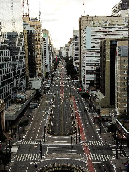 03.abr.2020 - Vista aérea da Avenida Paulista, em São Paulo, vazia durante quarentena na pandemia do coronavírus (covid-19) - Getty Images - Getty Images
