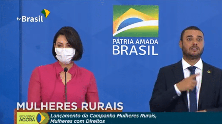 Primeira-dama Michelle Bolsonaro discursa no lançamento da campanha campanha "Mulheres Rurais, mulheres com direitos", ontem, em Brasília; hoje ela confirmou que testou positivo para a covid-19 - Reprodução/TV Brasil
