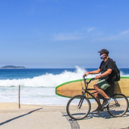 Apesar da proibição, surfistas foram às praias do Rio no fim de semana - ELLAN LUSTOSA/CÓDIGO19/ESTADÃO CONTEÚDO