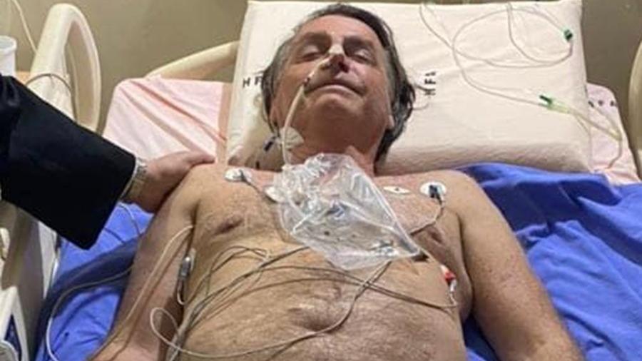 Foto publicada nas redes sociais de Jair Bolsonaro mostram o presidente internado em hospital de Brasília - Reprodução/Facebook/Jair Messias Bolsonaro
