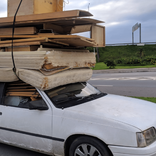 Caminhoneiro famoso rifa caminhão arqueado com 17 multas e 87 pontos